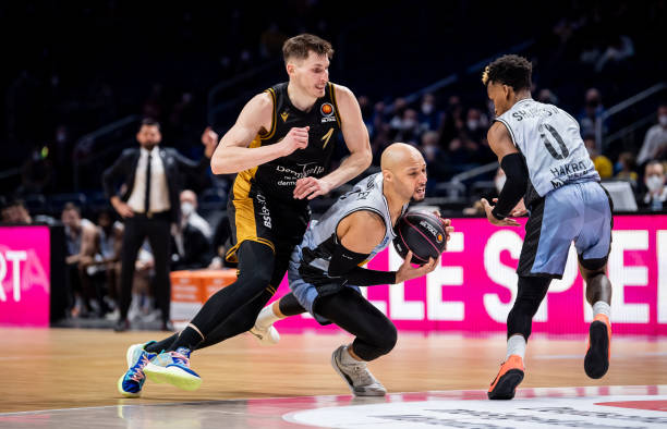 球队主帅特 球队主帅特